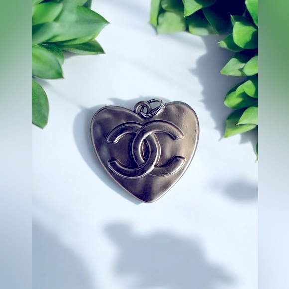 Jewelry - Authentic Silver Heart Pendant Zipperpull